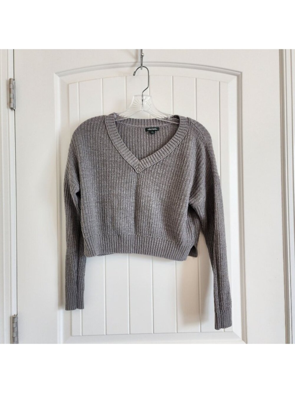 Cropped Light Gray V-Neck Knit Sweater By Wild Fable XS